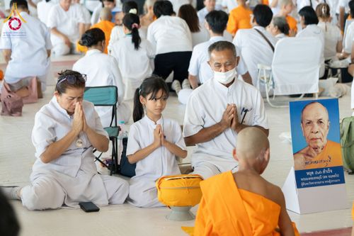 ภาพ No.134941:พิธีถวายบาตรแด่นาคธรรมทายาท ในโครงการบรรพชาสามเณรฟื้นฟูพระพุทธศาสนาทั่วไทย ณ สภาธรรมกายสากล วัดพระธรรมกาย จ.ปทุมธานี วันเสาร์ที่ 6 เมษายน พ.ศ. 2567