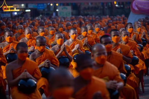 ภาพ No.116003:พิธีตักบาตรพระธรรมยาตรา ณ อนุสรณ์สถานลำดับที่ 4 สถานที่เกิดด้วยกายธรรม วัดโบสถ์(บน) จ.นนทบุรี วันที่ 21 มกราคม พ.ศ. 2567
