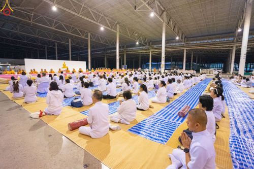 ภาพ No.188477:พิธีถวายภัตตาหารเป็นสังฆทาน แด่พระธรรมยาตรา ในโครงการธรรมยาตรา กตัญญูบูชา มหาปูชนียาจารย์ พระมงคลเทพมุนี(สด จนฺทสโร) พระผู้ปราบมาร อนุสรณ์สถาน 7 แห่ง ปีที่ 13 ณ สภาธรรมกายสากล วัดพระธรรมกาย วันที่ 3 มกราคม พ.ศ. 2568