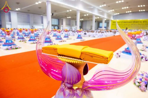 ภาพ No.215671:วันอาทิตย์ต้นเดือนที่ 6 เมษายน พ.ศ. 2568 พิธีทอดผ้าป่าสมทบ เพื่องานถวายมหาสังฆทาน 40,000 กว่าวัดทั่วประเทศ ณ สภาธรรมกายสากล วัดพระธรรมกาย