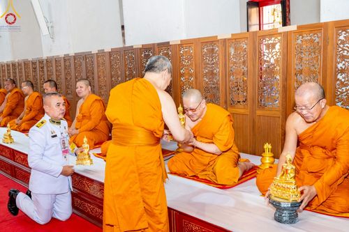 ภาพ No.214735:พิธีต้อนรับสัญญาบัตร พัดยศ พระราชวิเทศวชิรเวที (บัณฑิต วรปญฺโญ) เจ้าอาวาสวัดพระธรรมกายสกอตแลนด์ สหราชอาณาจักร ผู้ช่วยเจ้าอาวาสวัดพระธรรมกาย ณ อุโบสถพระไตรปิฏก วัดพระธรรมกาย