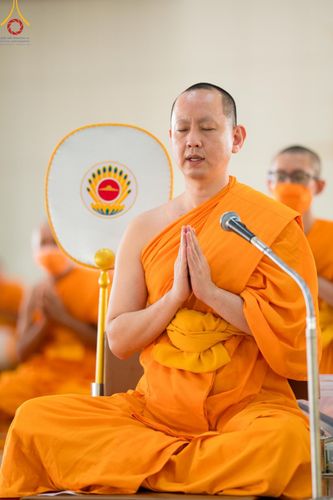 ภาพ No.122831:พิธีสวดพระพุทธมนต์ พิธีทอดผ้าบังสุกุล และพิธีถวายภัตตาหาร เป็นสังฆทานแด่พระภิกษุ สามเณร เนื่องในวันมหาปูชนียาจารย์ วันเสาร์ที่ 3 กุมภาพันธ์ พ.ศ. 2567 ณ หอฉันคุณยายอาจารย์ฯ วัดพระธรรมกาย