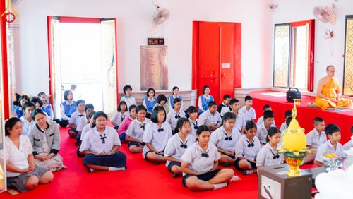 ภาพ No.189536:พิธีทอดผ้าป่าทำนุบำรุงศาสนสถาน ในโครงการธรรมยาตรา กตัญญูบูชา มหาปูชนียาจารย์ พระมงคลเทพมุนี(สด จนฺทสโร) พระผู้ปราบมาร อนุสรณ์สถาน 7 แห่ง ปีที่ 13 ณ วัดสองพี่น้อง ต.ต้นตาล อ.สองพี่น้อง จ.สุพรรณบุรี วันที่ 5 มกราคม พ.ศ. 2568