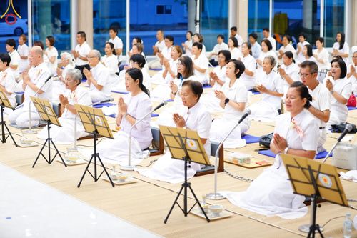 ภาพ No.127797:พิธีถวายภัตตาหารเป็นสังฆทาน แด่คณะพระธรรมยาตราฯ ในโครงการธรรมยาตราอัญเชิญพระบรมสารีริกธาตุ ประดิษฐาน ณ มหารัตนเจดีย์สิริปทุมสวรรค์ อ.บางกล่ำ จ.สงขลา วันที่ 9 มีนาคม พ.ศ. 2567