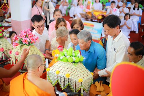 ภาพ No.172081:พิธีทอดกฐิน ณ วัดบางนางเพ็ง จ.สมุทรปราการ ในโครงการกฐินสามัคคีทั่วไทย 30,000 วัด บูชาธรรม 80 ปี หลวงพ่อธัมมชโย โดยคณะศิษยานุศิษย์วัดพระธรรมกาย วันที่ 27 ตุลาคม พ.ศ. 2567