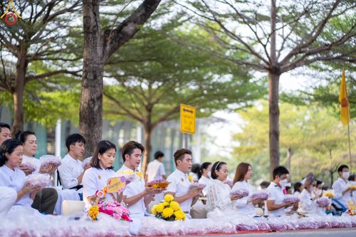 ภาพ No.120276:พิธีต้อนรับพระธรรมยาตรา ในโครงการธรรมยาตรา กตัญญูบูชา มหาปูชนียาจารย์ พระมงคลเทพมุนี(สด จนฺทสโร) พระผู้ปราบมาร อนุสรณ์สถาน 7 แห่ง ปีที่ 12 วันที่ 28 มกราคม พ.ศ. 2567 ณ วัดพระธรรมกาย จ.ปทุมธานี (ชุดที่ 2)