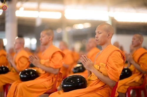 ภาพ No.177539:พิธีตักบาตรและพิธีบูชาข้าวพระ ในวันอาทิตย์ต้นเดือนที่ 1 ธันวาคม พ.ศ. 2567 ณ สภาธรรมกายสากล วัดพระธรรมกาย