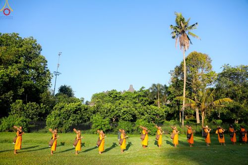 ภาพ No.104091:พิธีเดินธรรมยาตรา สามเณรธรรมทายาทชาวอินโดนีเซียกว่า 1,000 รูป ณ มหาเจดีย์บุโรพุทโธ ประเทศอินโดนีเซีย ในวันที่ 21 ธันวาคม พ.ศ. 2566