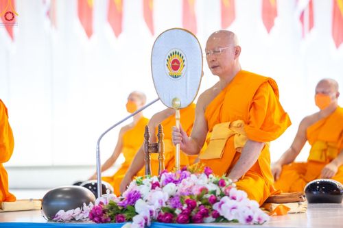 ภาพ No.89412:พิธีตักบาตร ข้าวสารอาหารแห้ง พิธีบูชาข้าวพระ และพิธีจุดเทียนใจ ไฟนิรันดร์  อนันตชัย ณ สภาธรรมกายสากล วัดพระธรรมกาย วันอาทิตย์ที่ 1 ตุลาคม พ.ศ. 2566