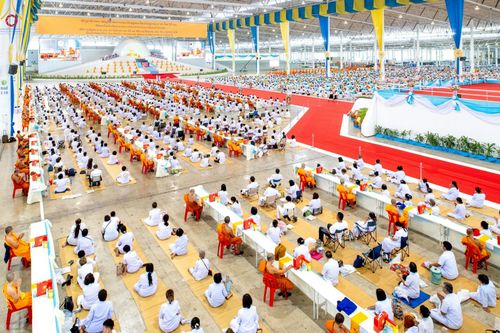 ภาพ No.236310:วันที่ 3 สิงหาคม พ.ศ. 2568 พิธีถวายมหาสังฆทานคณะสงฆ์ 2,000 กว่าวัดทั่วประเทศ ปีที่ 25 , พิธีถวายไทยธรรมคณะสงฆ์ 323 วัด 4 จังหวัดชายแดนภาคใต้ ณ วัดพระธรรมกาย