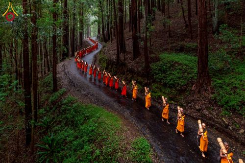 ภาพ No.226224:วันที่ 7-10 พฤษภาคม พ.ศ. 2568 โครงการเดินธรรมยาตรา สยาม-ลังกา ธรรมยาตรา ฉลองเทศกาลวิสาขบูชาแห่งชาติ ศรีลังกา บูชาธรรม 81 ปี หลวงพ่อธัมมชโย เมืองนูวราอิลิยา ประเทศศรีลังกา