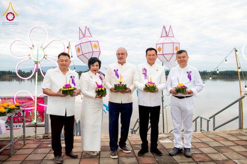 ภาพ No.266067:วันพุธที่ 5 พฤศจิกายน พ.ศ. 2568 (วันพระ ขึ้น 15 ค่ำ เดือน 12) พิธีจุดประทีปโคมลาน, โคมลอย และลอยกระทง ถวายประทีปเป็นพุทธบูชา สร้างความสว่างไสวให้กับแผ่นดินด้วยแสงธรรม ณ พุทธอุทยานนานาชาติ จังหวัดหนองคาย