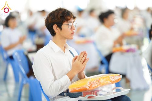 ภาพ No.276422:วันศุกร์ที่ 5 ธันวาคม พ.ศ. 2568 (วันพระ ขึ้น 15 ค่ำ เดือน 1) พิธีบุพเปตพลี ครั้งที่ 175 ร่วมอุทิศบุญแด่หมู่ญาติที่ล่วงลับไปแล้ว และสืบทอดอายุพระพุทธศาสนา ณ หอฉันคุณยายอาจารย์ฯ วัดพระธรรมกาย