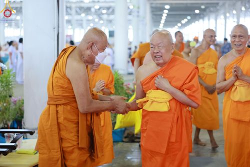 ภาพ No.59911:พิธีเจริญพระพุทธมนต์ "ฉลองอายุวัฒนมงคล 80 ปี หลวงพ่อธัมมชโย" พิธีถวายไทยธรรม คณะสงฆ์ 10,000 กว่าวัดทั่วประเทศ ในวันคุ้มครองโลก วันจันทร์ที่ 22 เมษายน พ.ศ. 2567 ณ สภาธรรมกายสากล วัดพระธรรมกาย จ.ปทุมธานี