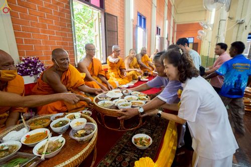 ภาพ No.252071:วันที่ 11 ตุลาคม พ.ศ. 2568 พิธีทอดกฐินสามัคคีทั่วไทย 30,000 วัด โดยคณะศิษยานุศิษย์ บูชาธรรม 81 ปี หลวงพ่อธัมมชโย ณ วัดลาดบัวหลวง จ.พระนครศรีอยุธยา