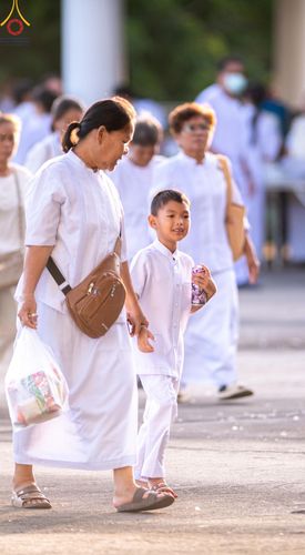 ภาพ No.143357:พิธีตักบาตร ข้าวสารอาหารแห้ง ณ บ้านแก้วเรือนทองคุณยายฯ และ พิธีบูชาข้าวพระ  ณ สภาธรรมกายสากล วัดพระธรรมกาย วันอาทิตย์ที่ 7 กรกฎาคม พ.ศ. 2567