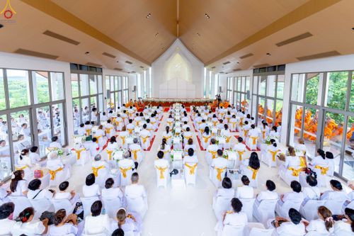 ภาพ No.239356:วันอาทิตย์ที่ 17 สิงหาคม พ.ศ. 2568 พิธีกดปุ่มอัญเชิญรูปเหมือน พระมงคลเทพมุนี (สด จันทสโร)  ณ มหาวิหารแก้วพระมงคลเทพมุนี  ศูนย์ปฏิบัติธรรมแก้วเมืองเลย