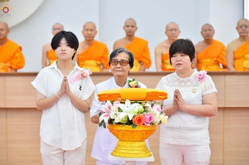 ภาพ No.230039:วันพฤหัสบดีที่ 26 มิถุนายน พ.ศ. 2568 พิธีทอดผ้าป่าฉลองอาคารชุดศูนย์ปฏิบัติธรรมน้ำใสใจสว่าง น้อมบูชาธรรมอายุวัฒนะมงคล 81 ปี หลวงพ่อธัมมชโย ณ ศูนย์ปฏิบัติธรรมน้ำใสใจสว่าง เขตบางกอกน้อย กรุงเทพมหานคร