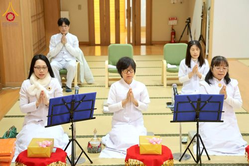 ภาพ No.213397:วันอาทิตย์ที่ 16 มีนาคม พ.ศ. 2568 พิธีบุพเปตพลี, ถวายภัตตาหาร, ปล่อยปลา วัดพระธรรมกายคานากาว่า ประเทศญี่ปุ่น