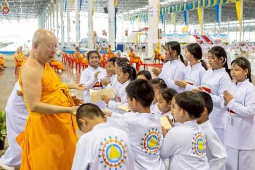 ภาพ No.235534:วันอาทิตย์ที่ 27 กรกฎาคม พ.ศ. 2568 พิธีจุดเทียนใจ ไฟนิรันด์ อนันตชัย ณ วัดพระธรรมกาย จ.ปทุมธานี