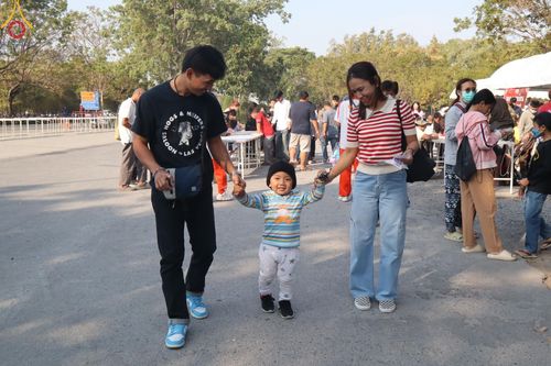 ภาพ No.193829:วัดพระธรรมกาย จัดงานวันเด็กแห่งชาติ ประจำปี พ.ศ.2568 ออกร้านอาหาร 200 ร้าน มอบของขวัญหลายหมื่นชิ้น วันที่ 12 มกราคม พ.ศ. 2568 วัดพระธรรมกาย อ.คลองหลวง จ.ปทุมธานี