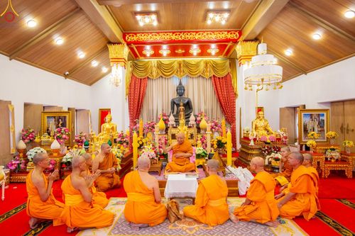 พิธีทำสามีจิกรรมและรับฟังโอวาท จากพระผู้ใหญ่ พระมหาเถระ พระสังฆาธิการ เนื่องในเทศกาลเข้าพรรษา ของคณะสงฆ์วัดพระธรรมกาย นำโดยหลวงพ่อทัตตชีโว วันที่ 3 สิงหาคม พ.ศ. 2566