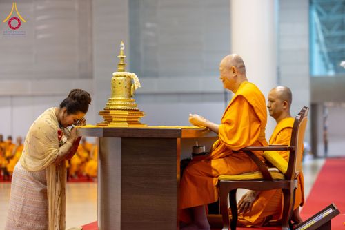 ภาพ No.209604:วันอาทิตย์ที่ 2 มีนาคม พ.ศ. 2568 พิธีภาคบ่าย สัมมนาพิเศษ, ปฏิบัติธรรม พิธีรับมอบพระบรมสารีริกธาตุ ณ สภาธรรมกายสากล วัดพระธรรมกาย