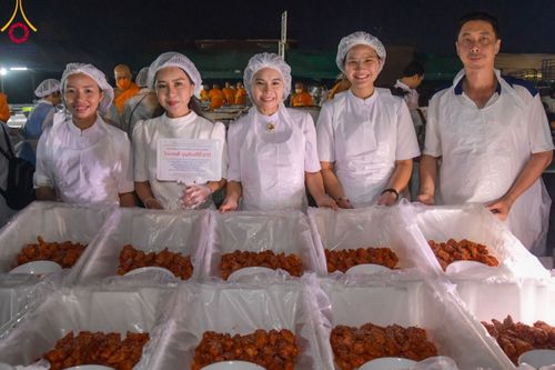 ภาพ No.109850:ถวายภัตตาหารเป็นสังฆทาน แด่คณะพระธรรมยาตราฯ ปีที่ 12 วันที่ 11 มกราคม พ.ศ. 2567 ณ อนุสรณ์สถานคลองบางนางแท่น  อ.สามพราน จ.นครปฐม