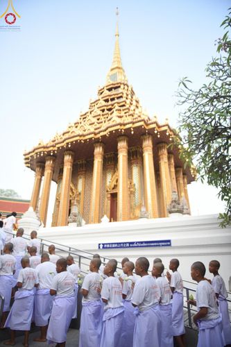 ภาพ No.135533:พิธีขอขมามอบผ้าไตร, พิธีบรรพชาสามเณร ในโครงการบรรพชาสามเณร ฟื้นฟูพระพุทธศาสนาทั่วไทย ณ วัดพระพุทธบาท ราชวรมหาวิหาร อ.พระพุทธบาท จ.สระบุรี วันที่ 6 เมษายน พ.ศ. 2567