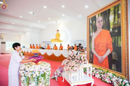 ภาพ No.149545:พิธีทอดผ้าป่ามหามงคล เพื่องานพระพุทธศาสนา , พิธีเจริญพระพุทธมนต์ และพิธีถวายสังฆทานแด่คณะสงฆ์ เนื่องในวันธรรมชัย 56 พรรษา น้อมบูชาธรรมหลวงพ่อธัมมชโย ณ ธรรมอุทยานบ้านแป้ง จ.สิงห์บุรี วันเสาร์ที่ 24 สิงหาคม พ.ศ. 2567