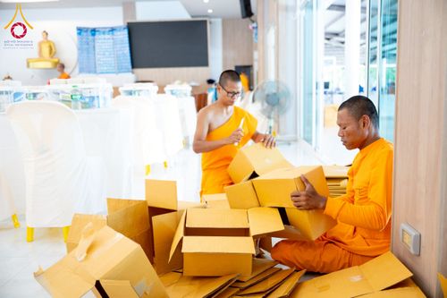 ภาพ No.225885:วันเสาร์ที่ 24 พฤษภาคม พ.ศ. 2568 พิธีถวายสังฆทาน 323 วัด ปีที่ 21 ครั้งที่ 177 พิธีมอบกองทุนหนุนแรงใจช่วยครูใต้ ปีที่ 18 ครั้งที่ 141 และพิธีทำบุญอุทิศส่วนกุศลให้ผู้วายชนม์ ณ ศูนย์ปฏิบัติธรรมภาคใต้ จ.สงขลา