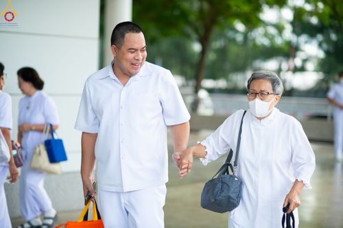 ภาพ No.88869:พิธีบูชาครูผู้ค้นพบวิชชาธรรมกาย วันศุกร์ที่ 29 กันยายน พ.ศ. 2566 วันเพ็ญขึ้น 15 ค่ำ เดือน 10 ณ วัดพระธรรมกาย