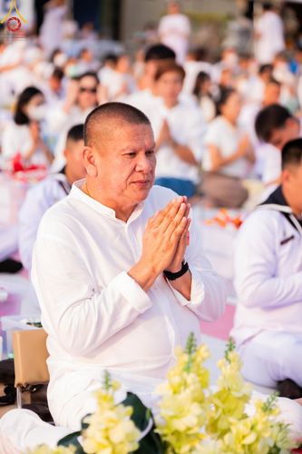 ภาพ No.58081:พิธีตักบาตรพระภิกษุและสามเณร 180 รูป ณ ลานองค์พระสมุทรเจดีย์ จ.สมุทรปราการ วันเสาร์ที่ 27 เมษายน พ.ศ. 2567