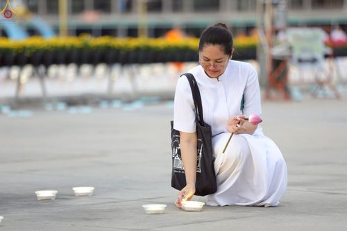 ภาพ No.240942:วันพุธที่ 27 สิงหาคม พ.ศ. 2568 พิธีจุดประทีป ในวันธรรมชัย ณ วัดพระธรรมกาย