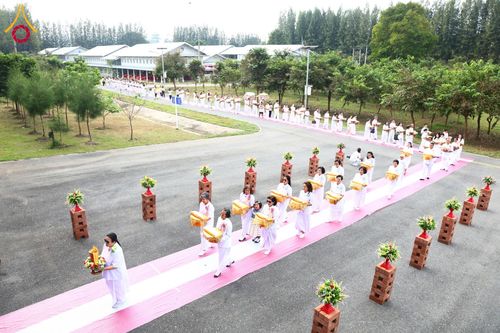 ภาพ No.174246:พิธีทอดกฐินกตัญญูบูชาธรรม ณ พระมหาเจดียทัตตชีโว ศูนย์อบรมเยาวชนกาญจนบุรี ในโครงการกฐินสามัคคีทั่วไทย 30,000 วัด บูชาธรรม 80 ปี หลวงพ่อธัมมชโย โดยคณะศิษยานุศิษย์วัดพระธรรมกาย วันที่ 9 พฤศจิกายน พ.ศ. 2567