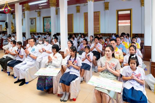 ภาพ No.202121:พิธีเจริญพระพุทธมนต์ ปฏิบัติธรรม มอบทุนการศึกษา ถวายสังฆทาน 108 วัด เพื่อถวายเป็นพุทธบูชา และขับเคลื่อนโครงการหมู่บ้านรักษาศีล 5 โดยคณะสงฆ์จังหวัดนครปฐม คณะศิษยานุศิษย์วัดพระธรรมกาย โครงการธรรมยาตรา ปีที่ 13 ณ วัดบางปลา อำเภอบางเลน จังหวัดนครปฐม