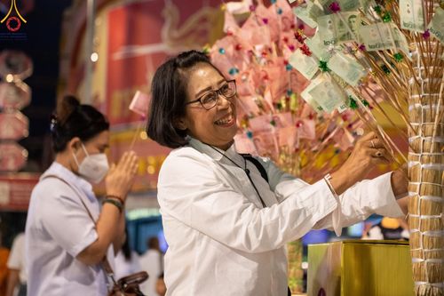 ภาพ No.126006:พิธีทำบุญเมืองนครราชสีมา ฉลอง 556 ปี ตักบาตรพระ 10,000 รูป ในวันเสาร์ที่ 2 มีนาคม พ.ศ.2567 ณ อนุสาวรีย์ท้าวสุรนารี จ.นครราชสีมา จัดโดย คณะสงฆ์จังหวัดนครราชสีมา ร่วมกับสำนักงานจังหวัดนครราชสีมา