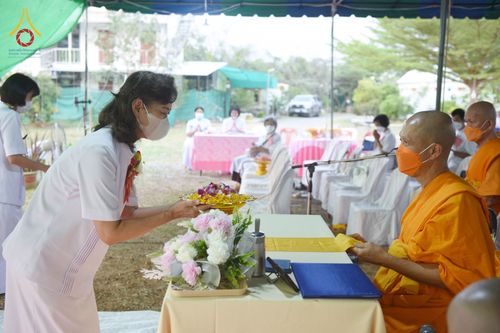 ภาพ No.76466:พิธีกลั่นแผ่นดิน โปรยดอกไม้ ขนทรายเข้าศูนย์ เพื่อสร้างอาคารปฏิบัติธรรม 80 ปี หลวงพ่อธัมมชโย  ณ ศูนย์ปฏิบัติธรรมวิหารแดง ตำบลเจริญธรรม อำเภอวิหารแดง จ.สระบุรี วันอาทิตย์ที่ 19 กุมภาพันธ์ พ.ศ. 2566