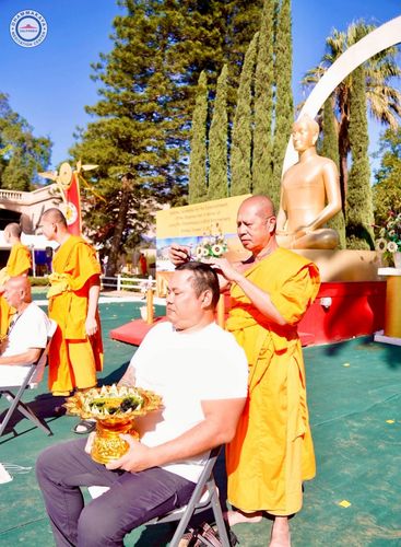 ภาพ No.252200:วันที่ 4-5 ตุลาคม พ.ศ. 2568  วัดพระธรรมกายแคลิฟอร์เนีย ประเทศสหรัฐอเมริกา ได้จัดพิธีตัดปอยผม โดยคณะสงฆ์ ญาติ ๆ และสาธุชน ให้กับนาคธรรมทายาท 8 ท่าน และได้จัดพิธีบรรพชา-อุปสมบท ฉลองพิธีทอดกฐินบรมจักรพรรดิ สร้างอุโบสถ 82 ปี บูชาธรรมหลวงพ่อธัมมชโย