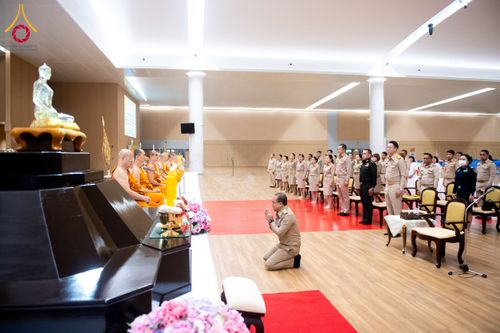 ภาพ No.208924:พระบาทสมเด็จพระเจ้าอยู่หัว ทรงมีพระราชศรัทธาทรงพระกรุณาโปรดเกล้าฯ ให้บำเพ็ญพระราชกุศลถวายภัตตาหารพระราชทาน การสอบบาลีสนามหลวง ณ วัดพระธรรมกาย ย อ.คลองหลวง จ.ปทุมธานี วันที่ 23-24 กุมภาพันธ์ พ.ศ. 2568