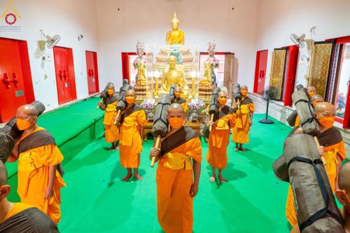 ภาพ No.110781:พระธรรมยาตราร่วมปฏิบัติธรรม และถ่ายภาพหมู่ประวัติศาสตร์ ในโครงการธรรมยาตรากตัญญูบูชา มหาปูชนียาจารย์ พระมงคลเทพมุนี(สด จนฺทสโร) พระผู้ปราบมาร อนุสรณ์สถาน 7 แห่ง ปีที่ 12 วันที่ 12 มกราคม พ.ศ. 2567 ณ วัดสองพี่น้อง จ.สุพรรณบุรี