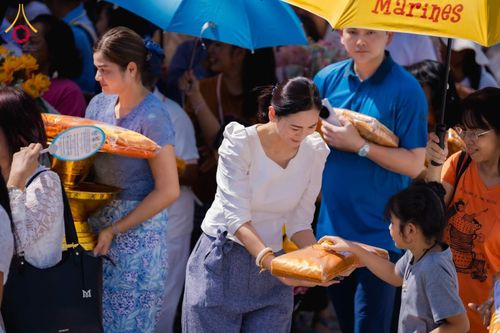 ภาพ No.176978:พิธีทอดกฐิน ณ วัดทรัพย์นาบุญยาราม ต.นาจอมเทียน อ.สัตหีบ จ.ชลบุรี ในโครงการทอดกฐินสามัคคีทั่วไทย 30,000 วัด บูชาธรรม 80 ปี หลวงพ่อธัมมชโย โดยคณะศิษยานุศิษย์วัดพระธรรมกาย วันที่ 2 พฤศจิกายน พ.ศ. 2567