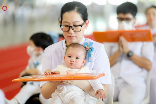 ภาพ No.99752:พิธีทอดผ้าป่า ต้นสมบัติจักรพรรดิ ในวันอาทิตย์ที่ 3 ธันวาคม พ.ศ. 2566 ณ สภาธรรมกายสากล วัดพระธรรมกาย จ.ปทุมธานี