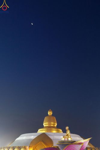 ภาพ No.200990:พิธีตักบาตรพระธรรมยาตรา ณ อนุสรณ์สถานลำดับที่ 5 สถานที่เผยแผ่วิชชาธรรมกายครั้งแรก อนุสรณ์สถานบางปลา วัดบางปลา อำเภอบางเลน จังหวัดนครปฐม ในโครงการธรรมยาตรา กตัญญูบูชา มหาปูชนียาจารย์ พระมงคลเทพมุนี(สด จนฺทสโร) พระผู้ปราบมาร อนุสรณ์สถาน 7 แห่ง ปีที่ 13