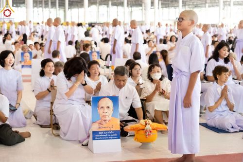 ภาพ No.133870:พิธีขอขมามอบผ้าไตร โครงการบรรพชาสามเณร ศูนย์อบรมวัดพระธรรมกาย ณ วัดพระธรรมกาย วันเสาร์ที่ 6 เมษายน พ.ศ. 2567