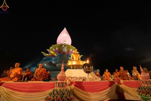 ภาพ No.175910:พิธีจุดประทีปโคมลาน, โคมลอยและลอยกระทง ถวายประทีปเป็นพุทธบูชา สร้างความสว่างไสวให้กับแผ่นดินด้วยแสงธรรม วันที่ 15 พฤศจิกายน พ.ศ. 2567 ณ พุทธอุทยานนานาชาติ อ.โพนพิสัย จ.หนองคาย