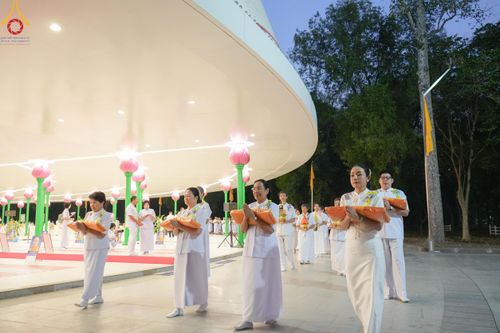 ภาพ No.199633:โครงการอุปสมบทหมู่บูชาธรรม 116 ปี คุณยายอาจารย์มหารัตนอุบาสิกาจันทร์ ขนนกยูง โครงการอุปสมบทหมู่ธรรมทายาท ระดับอุดมศึกษา รุ่นที่ 51 ภาคฤดูหนาว  ณ โบสถ์พระไตรปิฏก วัดพระธรรมกาย จ.ปทุมธานี  วันที่ 11 มกราคม พ.ศ. 2568 โดยมีพระครูปลัดรัตนวีรวัฒน์ เจ้าอาวาสวัด