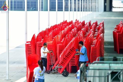 ภาพ No.213336:วันที่ 11-28 มีนาคม พ.ศ. 2568 เจ้าหน้าที่ และอาสาสมัคร เตรียมงานบุญวันคุ้มครองโลก ณ วัดพระธรรมกาย