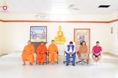 ภาพ No.213376:วันที่ 26 มีนาคม พ.ศ. 2568 วัดพระธรรมกายและมูลนิธิธรรมกาย มอบพระธรรมกายบรรจุพระธาตุแก่รัฐมนตรีว่าการกระทรวงยุติธรรมฯ ประเทศอินเดีย