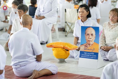 ภาพ No.62694:พิธีขอขมามอบผ้าไตร ในโครงการอุปสมบทหมู่ บูชาธรรมหลวงพ่อธัมมชโย พ.ศ.2567  โครงการอุปสมบทหมู่ธรรมทายาท ระดับอุดมศึกษา รุ่นที่51 (ภาคฤดูร้อน) โครงการบวชพระนานาชาติ AEC และ WAB รุ่นผู้บริหาร(รุ่นที่2) ณ ลานธรรม พระมหาธรรมกายเจดีย์ วันที่ 13 เมษายน พ.ศ. 2567